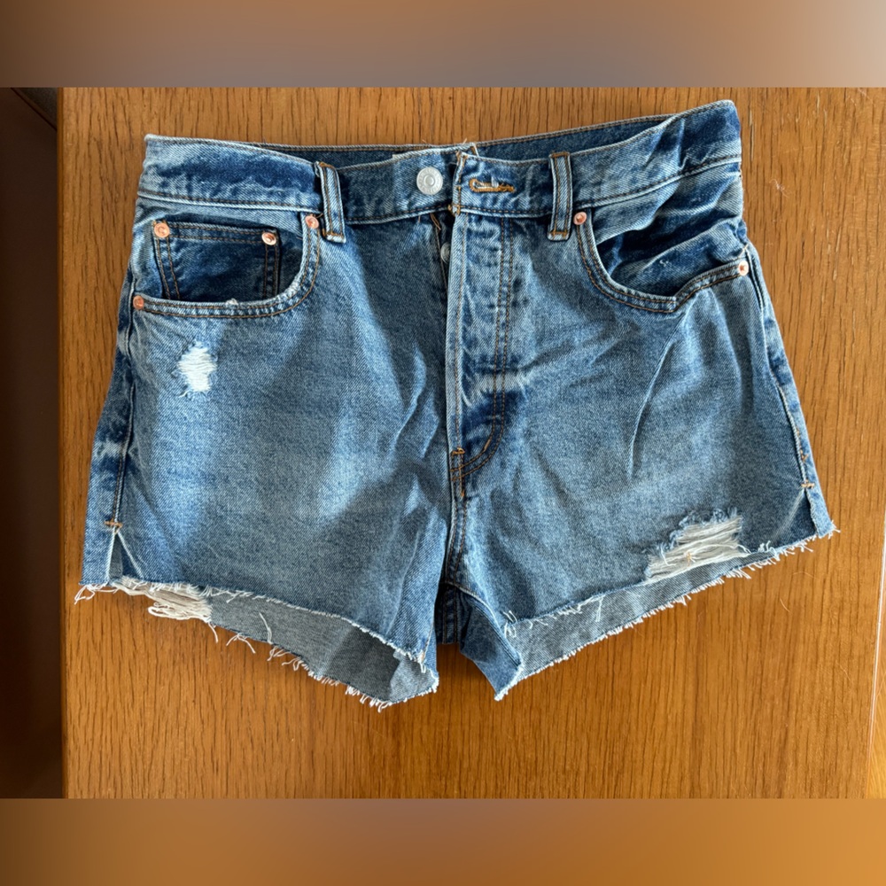 We the free shorts